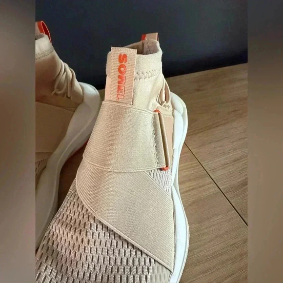 NWOT • Sorel Women's Explorer Defy Mid Shoe • size 8 - Picture 7 of 7